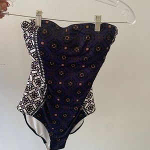 ONE PIECE. SWIMSUIT.